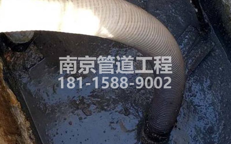 213江南水泥厂抽粪