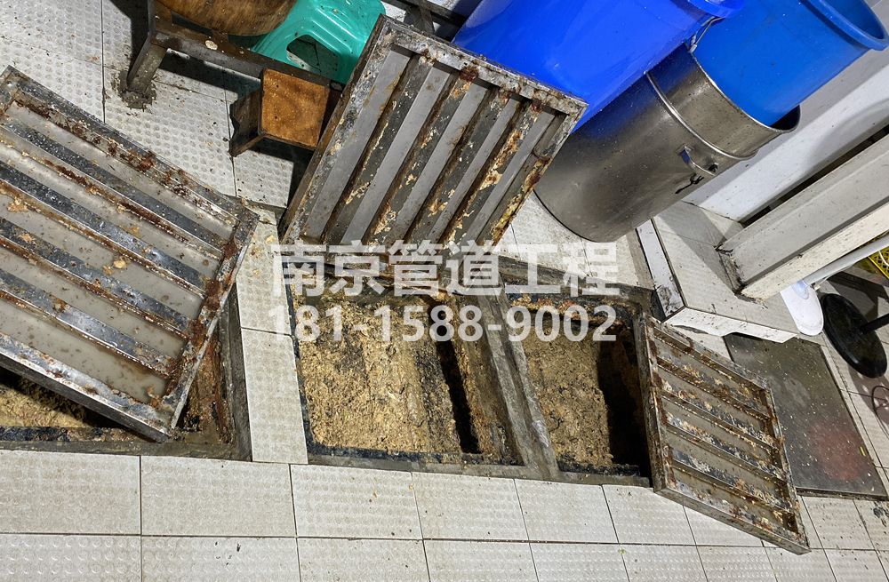 278江南水泥厂城管中队食堂隔油池清理